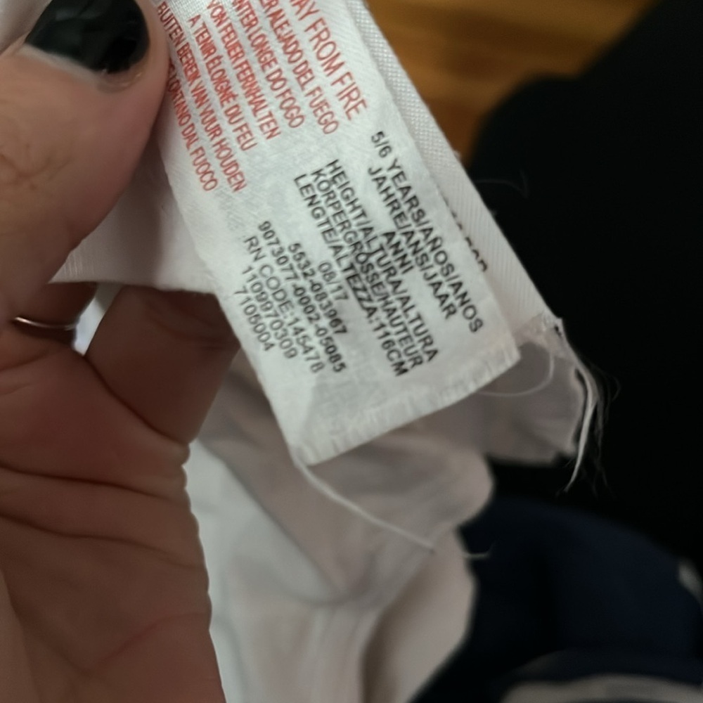 Primark white tank bundle small flaw see pics 5/6 fit is 4T. - Picture 4 of 4